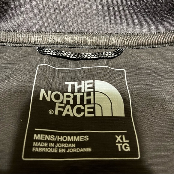 North Face, man’s vest, gray, XL, EUC - Picture 2 of 3